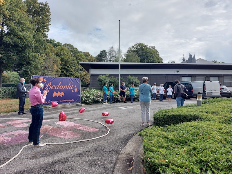 maak een bedankingskrant voor de woonzorgcentrum - Happiedays