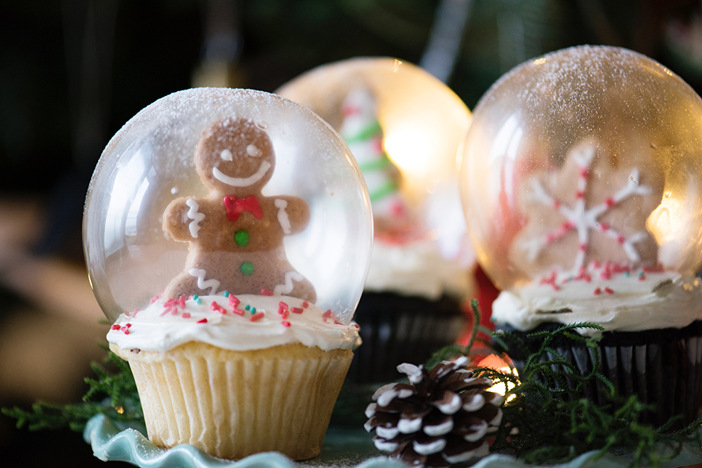 A homemade newspaper for Christmas is a great way to spread Christmas cheer - Happiedays