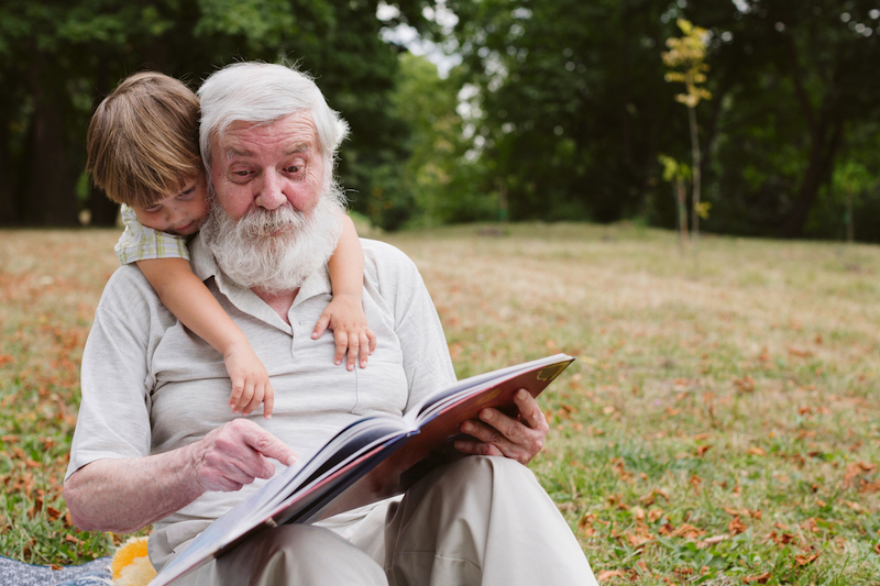 Make a homemade newspaper for your grandparents - Happiedays