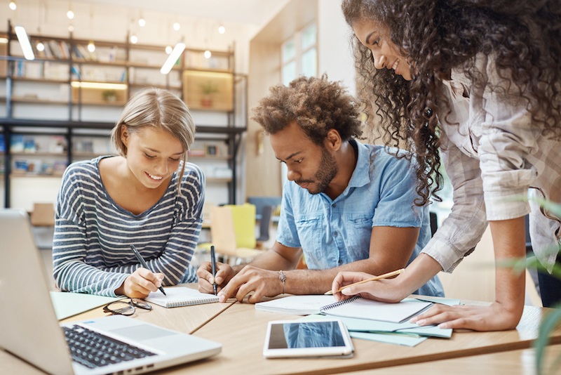 Créez et imprimez votre propre journal d’entreprise - Happiedays